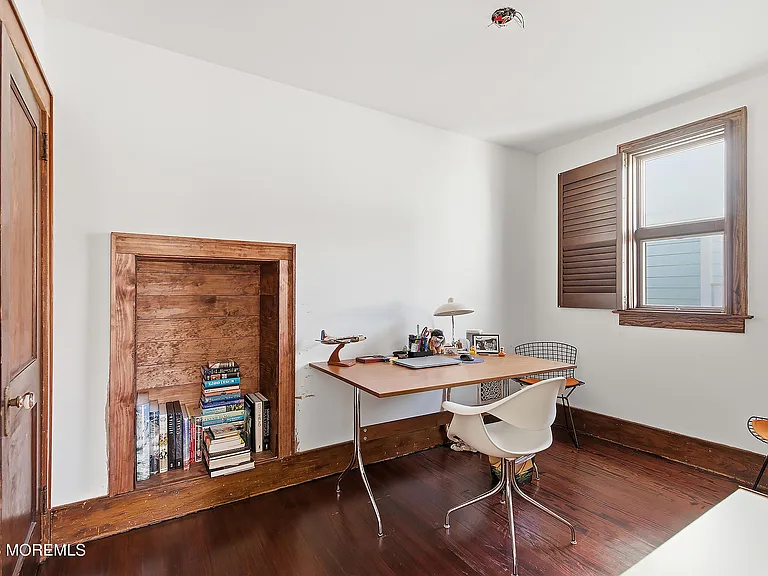600 N Bayview Ave — Photo 16