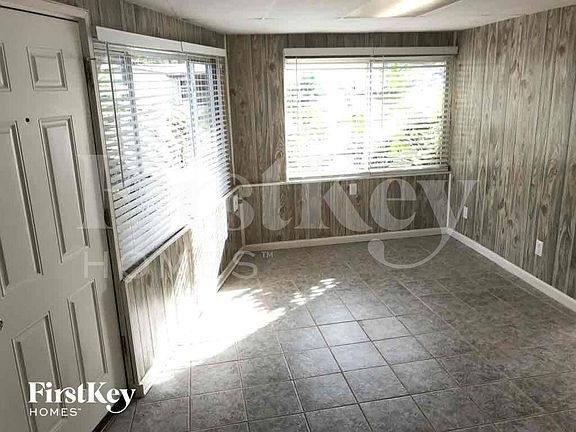 4th image of 2316 E Colby Ln