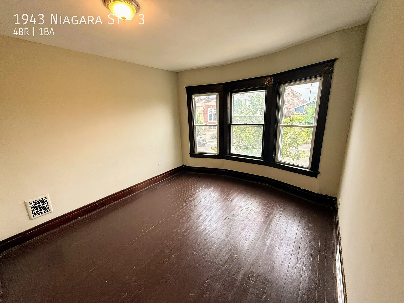 4 bed, 1300 sqft, $1,500 — Photo 2