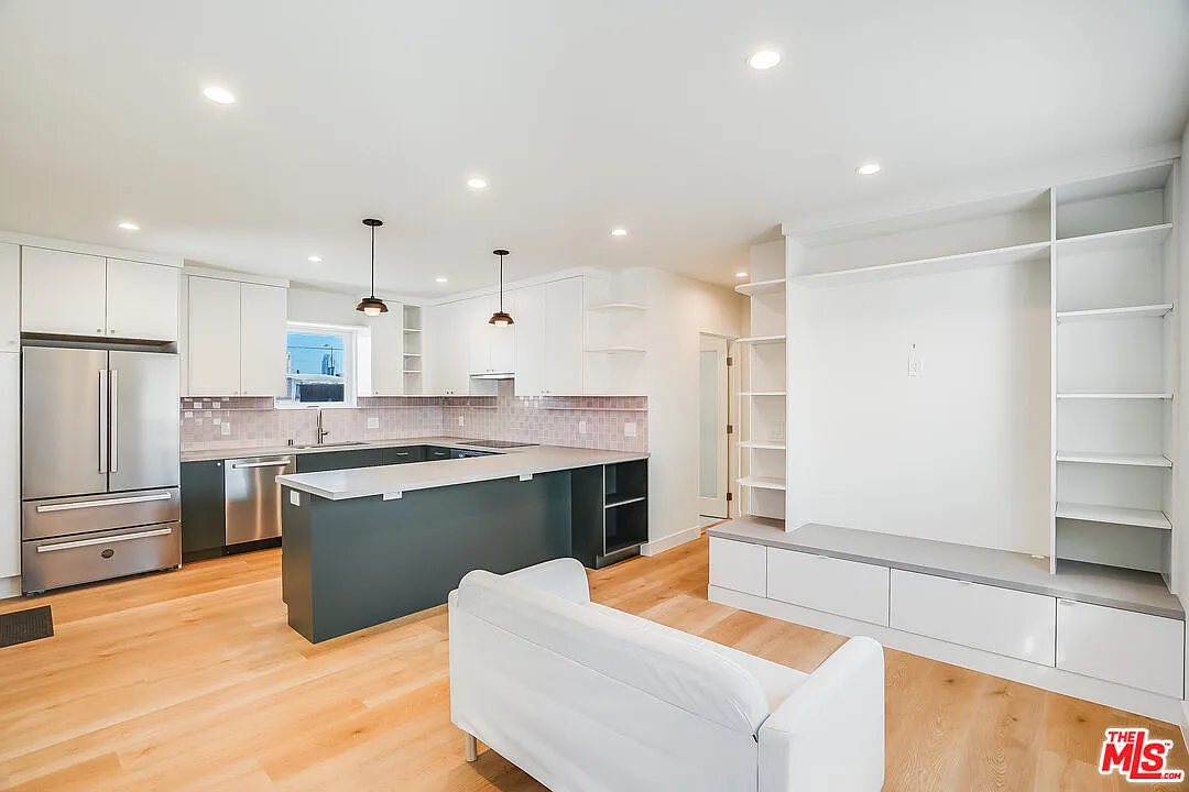 1 bed, 1.0 bath, 715 sqft, $3,600 — Photo 1