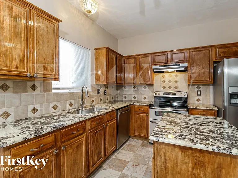 1055 Waterview Dr — Photo 8