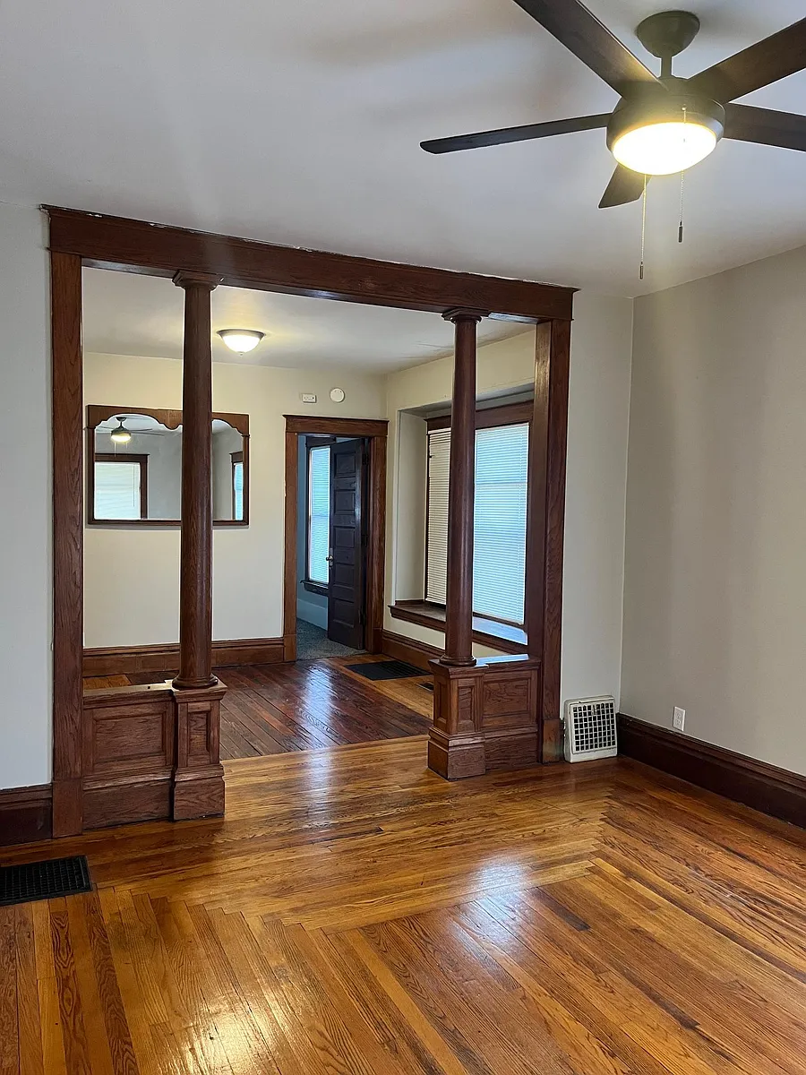 Building Photo - 1304 S Westnedge Ave #1