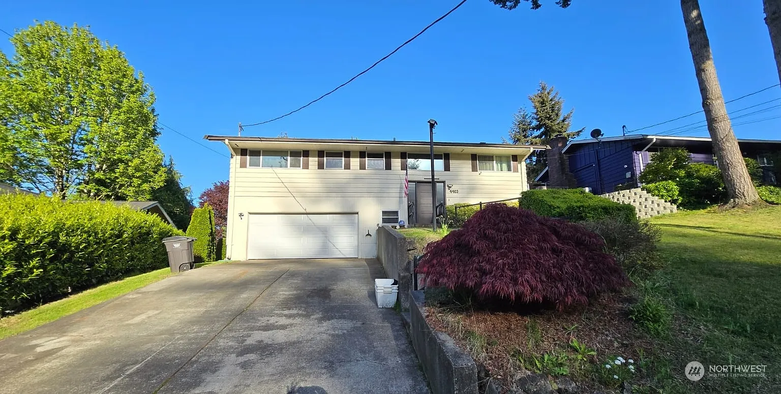 4403 Thomson Avenue photo 1