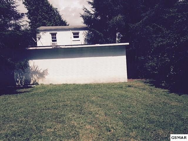 2nd image of 204 Sycamore Ln