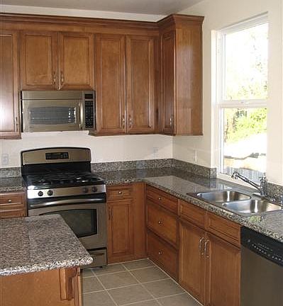 3rd image of 2515B Garfield Ave
