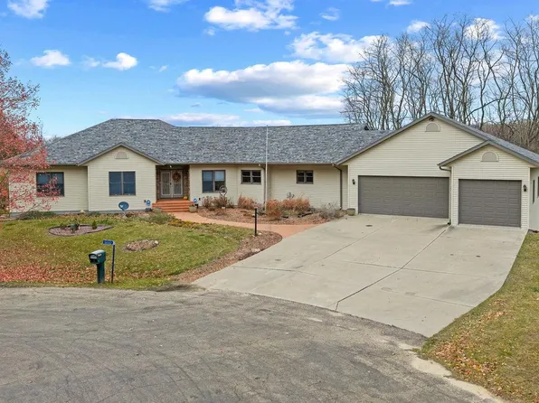 S4362 Fox Hill Circle, Baraboo, WI 53913