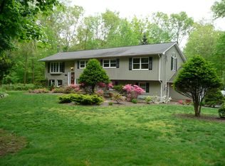 23 Rustic Dr, Airmont, NY 10952