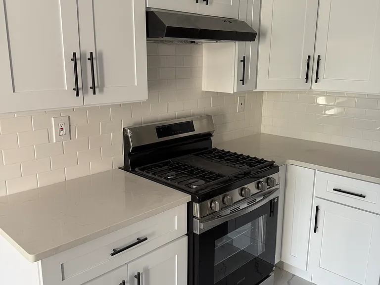 1008 Hidden Village Dr — Photo 3