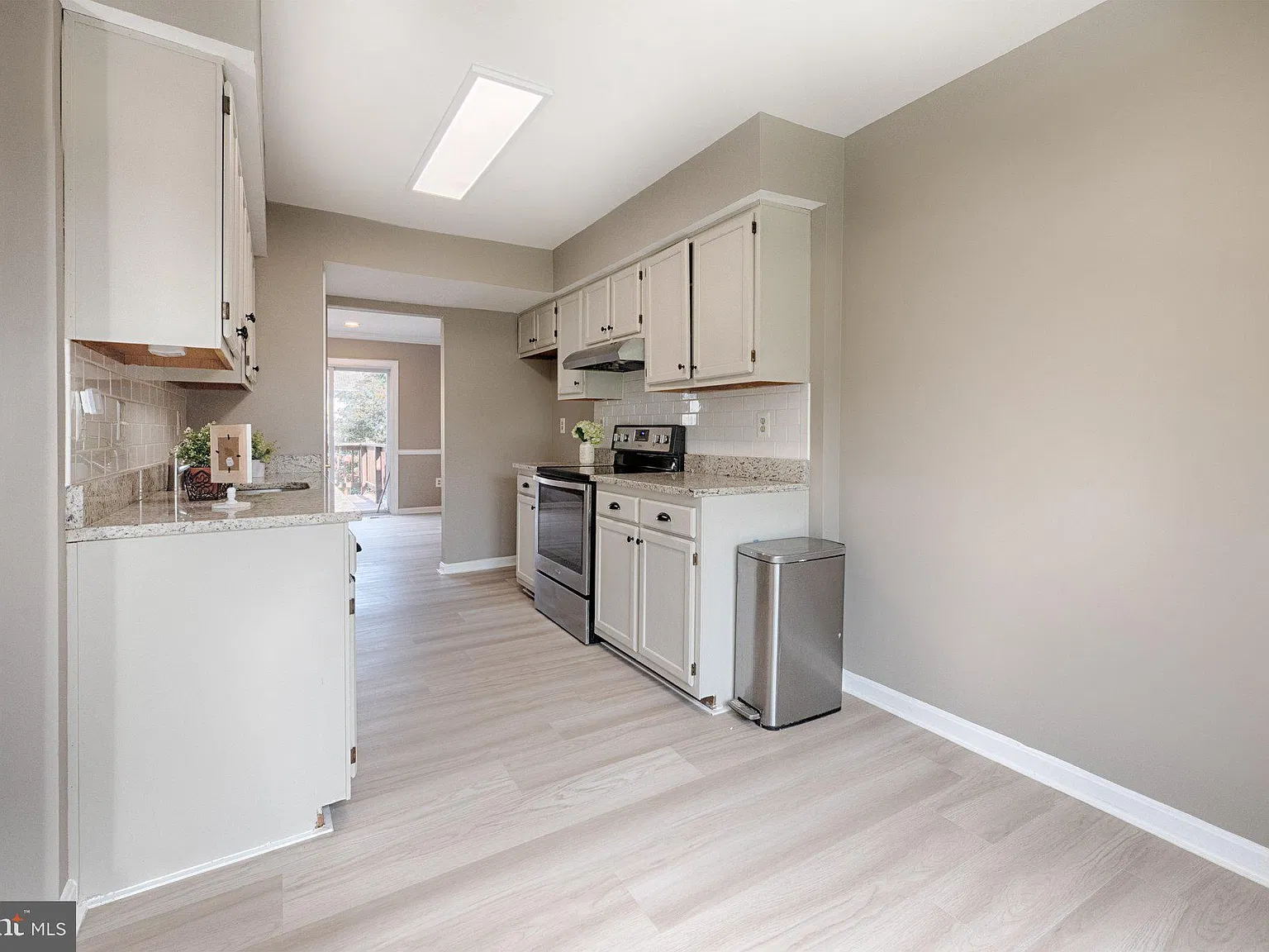 3 bed, 3.5 bath, 1840 sqft, $2,800 — Photo 4