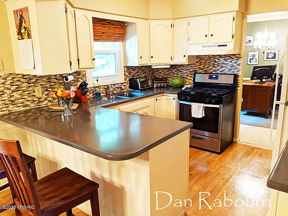 3rd image of 6304 Bechalla Dr SE