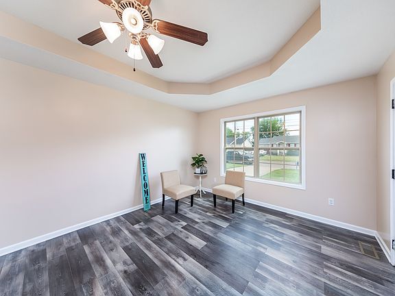 5th image of 228 Waterford Dr