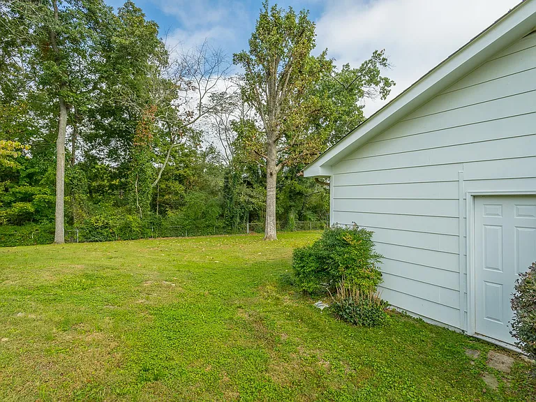 1403 Clearpoint Dr — Photo 47