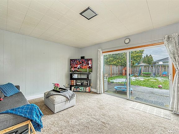 5th image of 2710 25th St SE