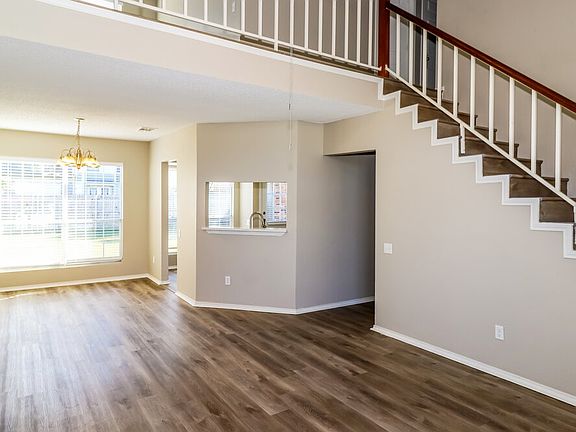 5th image of 2529 Creekwood Ln