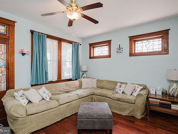 3rd image of 524 Elmwood Rd