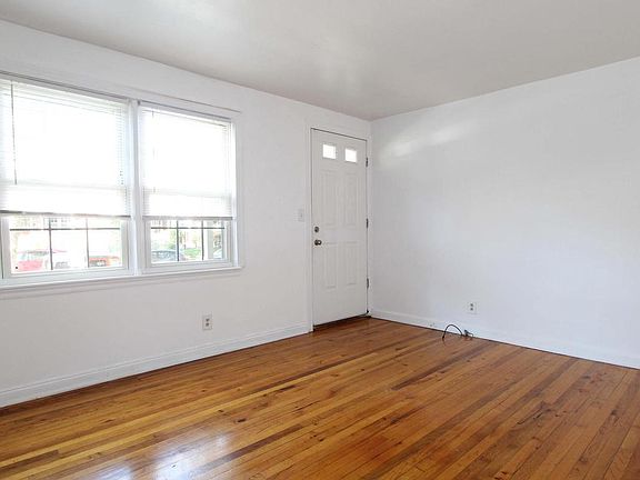 5th image of 1012 Baltimore Ave