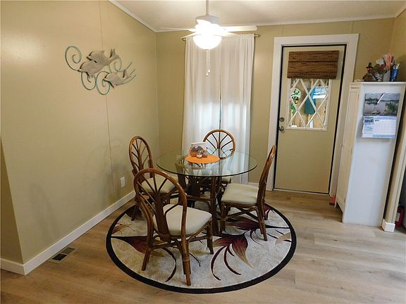 3rd image of 809 Tamarind Cir