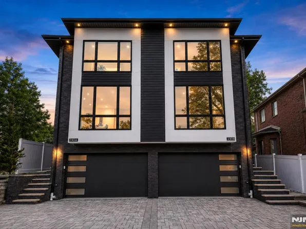 230 8th St #B, Palisades Park, NJ 07650