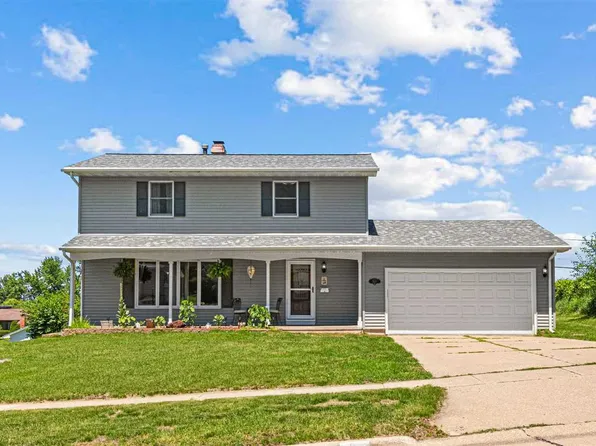2620 Brookland Dr NE, Cedar Rapids, IA 52402