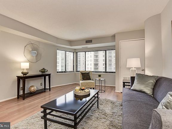 5th image of 900 N Stafford St APT 1214