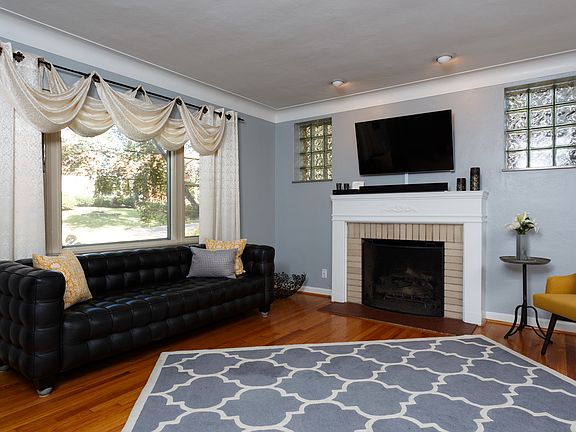2nd image of 6736 Walsh St