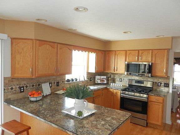 3rd image of 16 Garden Ln