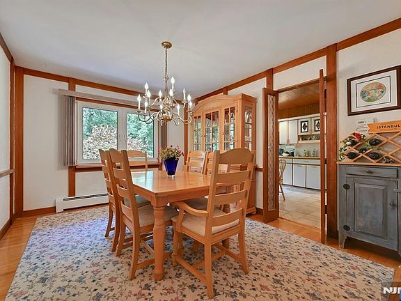 5th image of 351 Rivervale Ave
