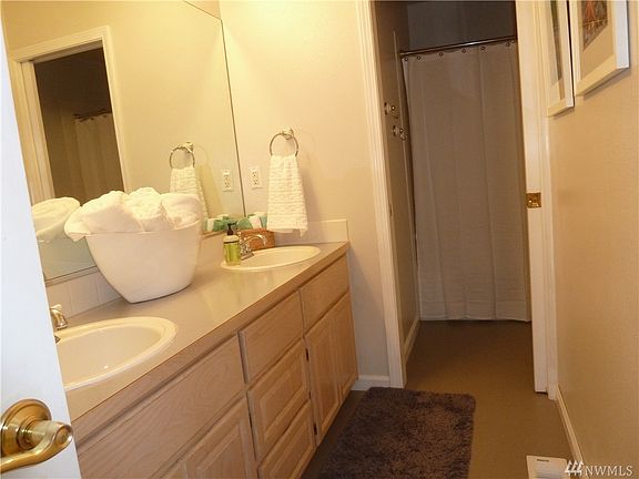5th image of 230 E Snow Cap Dr