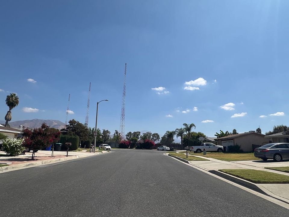 2nd image of 2194 E Jane St