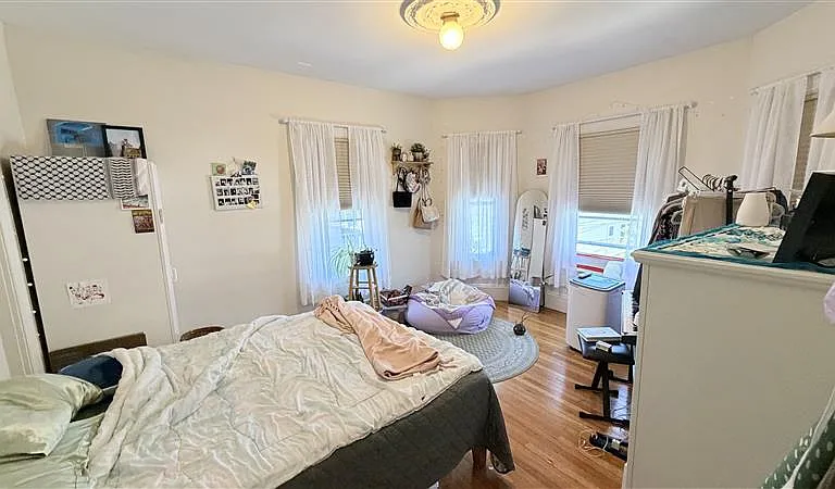 41 Burnside Ave #2 — Photo 4