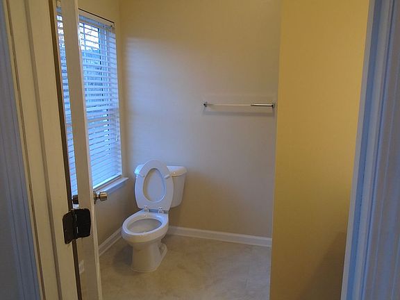 5th image of 72 Pointe Cir