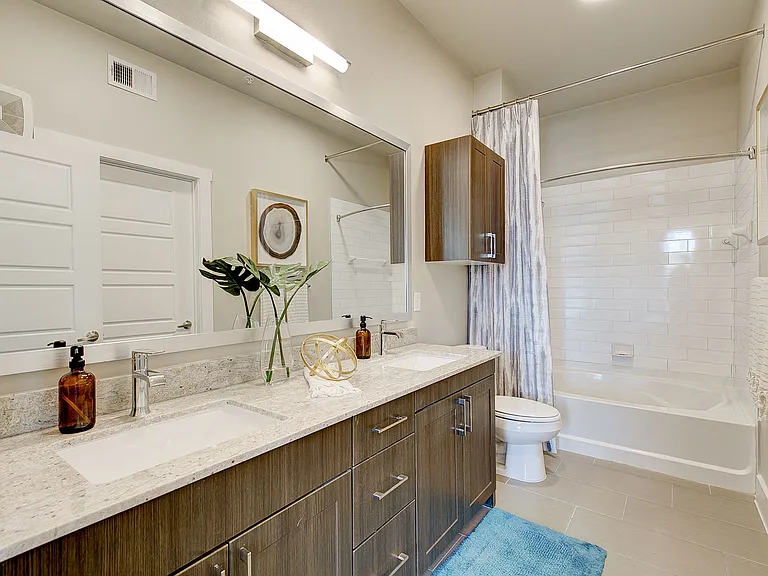 35 West at Champions Circle Apartments — Photo 18
