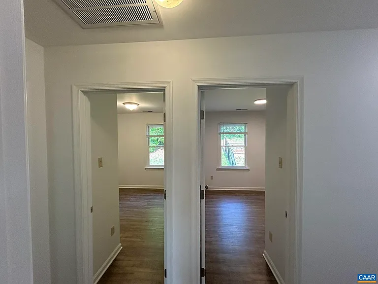 943 Rives St — Photo 17