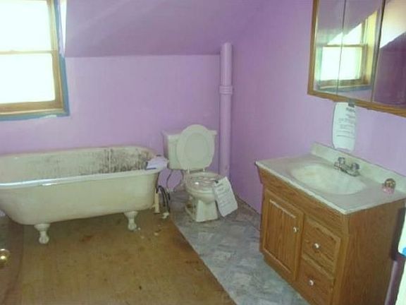 5th image of 907 Haarfager Ave N