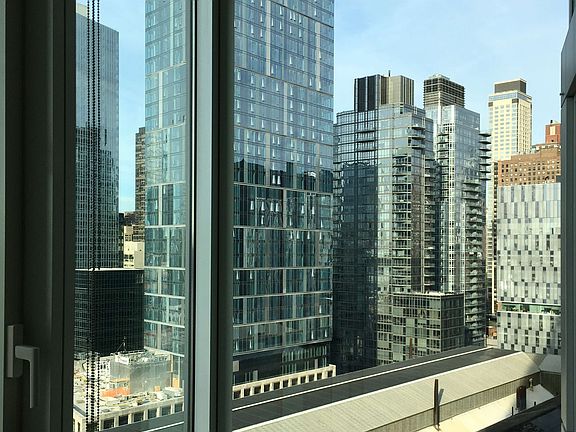 3rd image of 625 W 57th St APT 1915