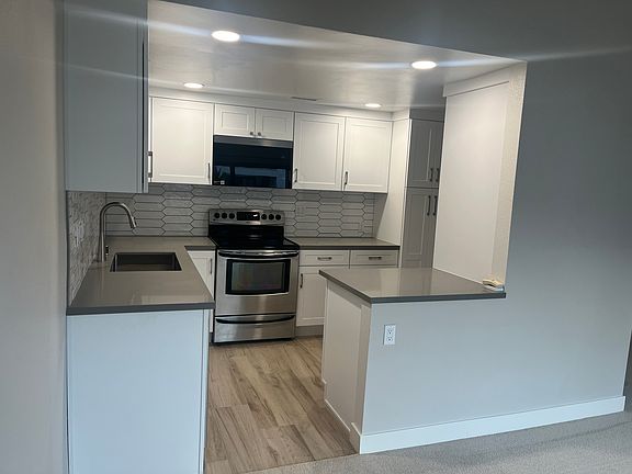 5th image of 532 Via De La Valle