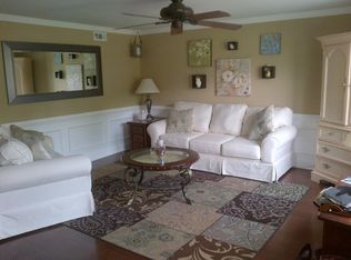 1261 Wilshire Dr, Herndon, VA 20170