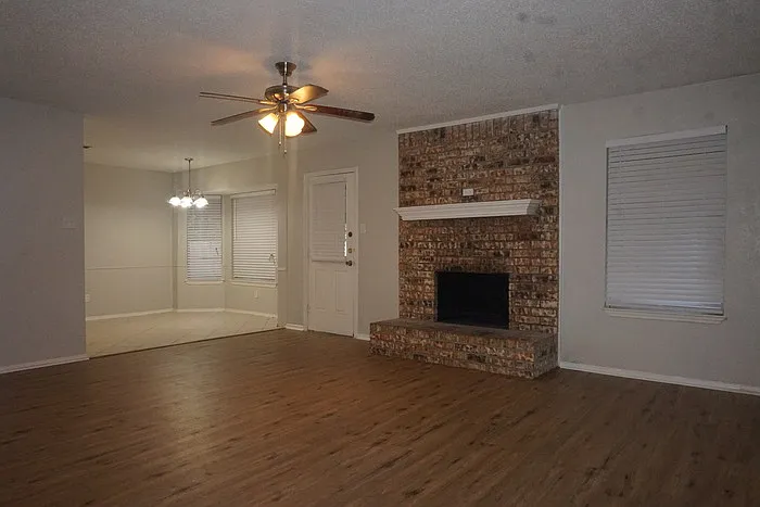 4704 Aspen Way — Photo 2