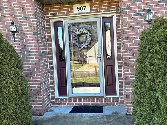 4th image of 907 Park Village Dr