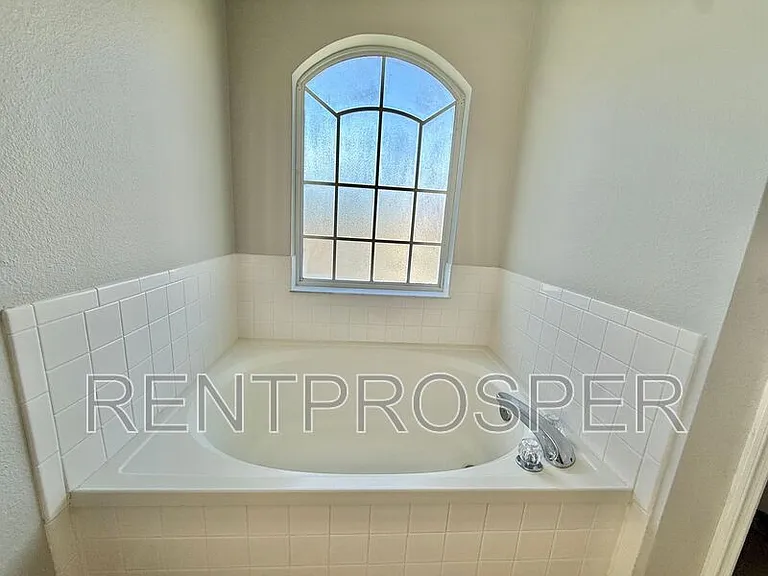 2205 Wyndam Way — Photo 10