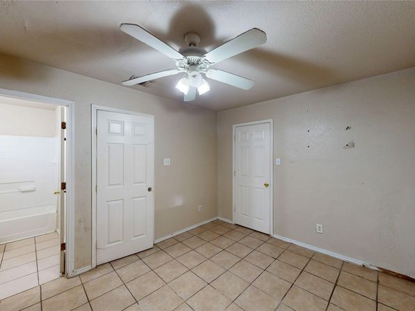 fort-worth-texas-448809362 picture