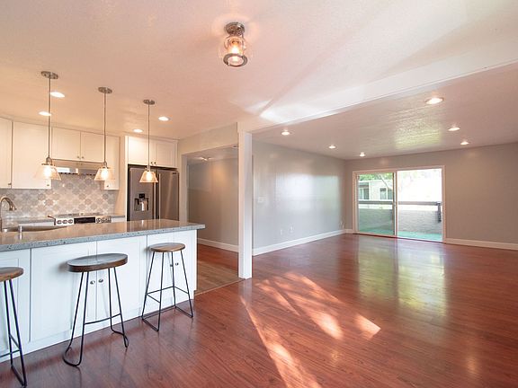 2nd image of 280 Tradewinds Dr APT 2