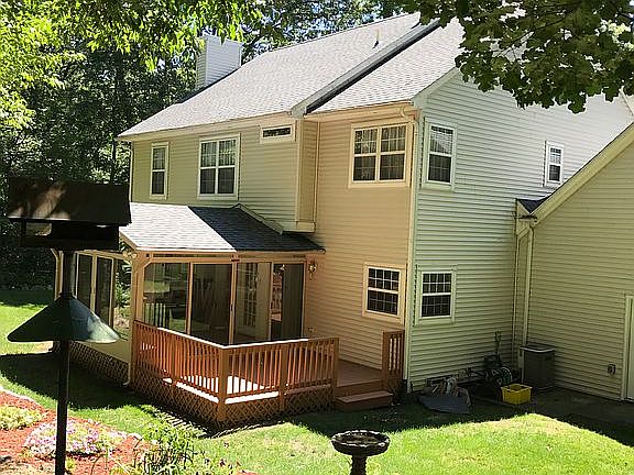 4th image of 1912 Woodridge Ct