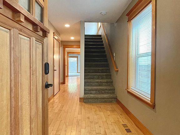 5th image of 2865 Hazel Ave