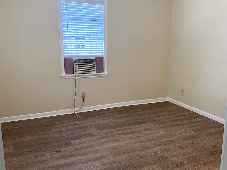 Middle bedroom #2