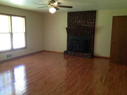 4th image of 7265 Highway 166