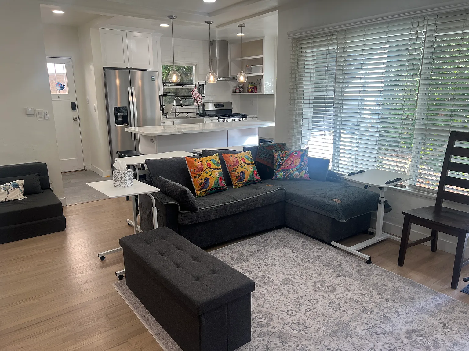 2 bed, 1.5 bath, 1050 sqft, $4,850 — Photo 2