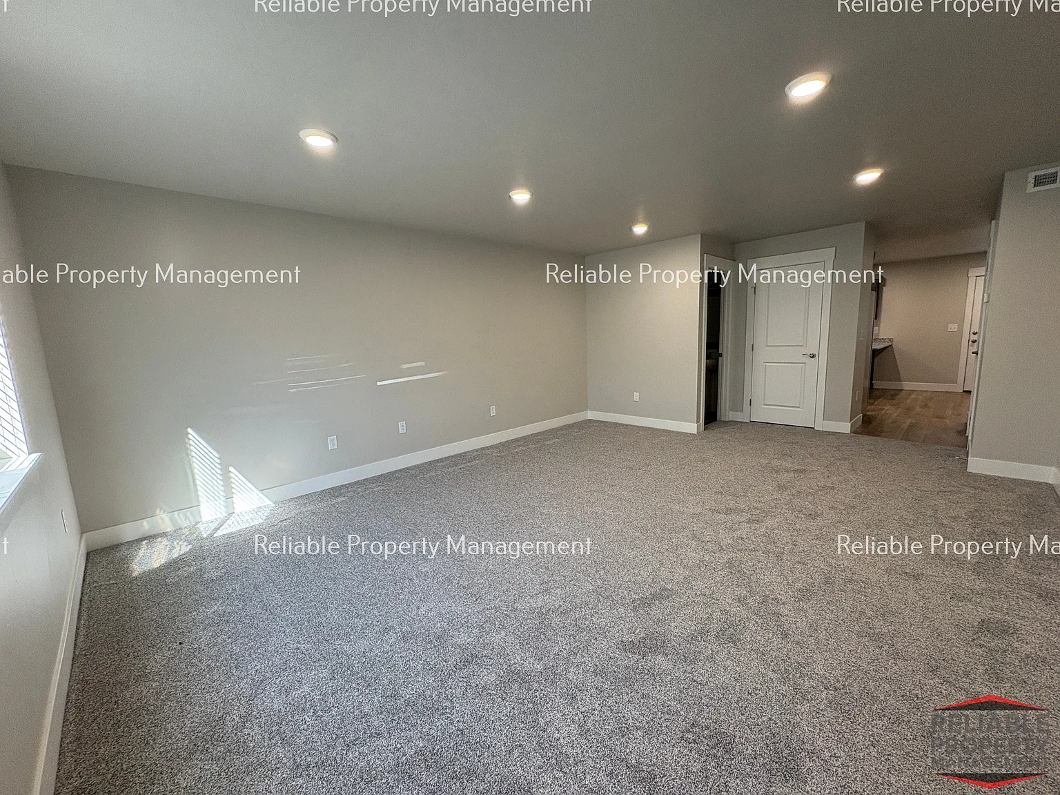 3 bed, 2.5 bath, 1570 sqft, $1,525 — Photo 2