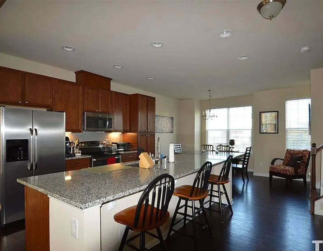 3 bed, 3.5 bath, 1700 sqft, $1,897 — Photo 2
