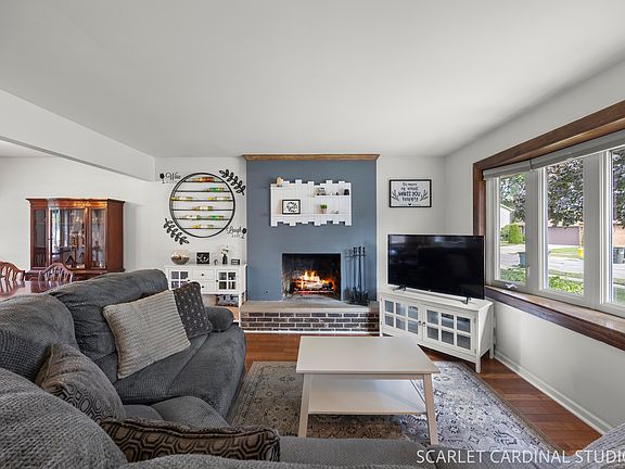 2nd image of 970 Dearborn Cir